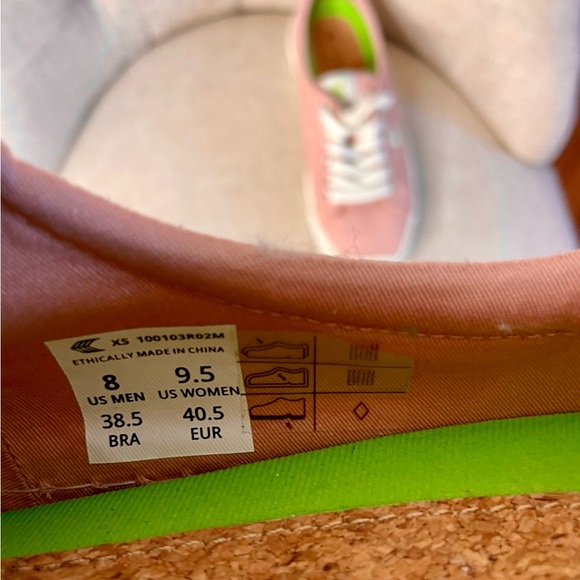 Cariuma Rose Canvas shoes/sneakers. New, never worn. Women Size 9.5/Men Size 8. - Picture 4 of 6